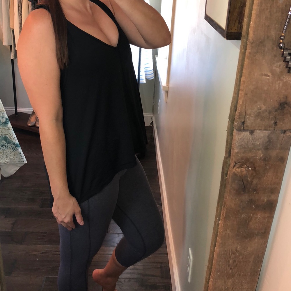 Lululemon size 6 black athleisure tank top - Picture 2 of 6